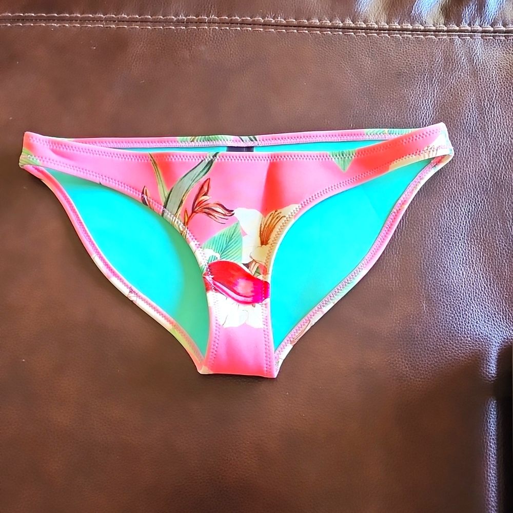 Triangl Neoprene Bikini Bottom size L
